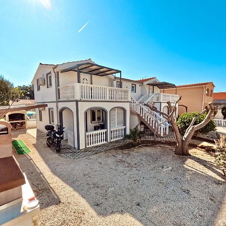 Apartmani Cvangic Vir Εξωτερικό φωτογραφία