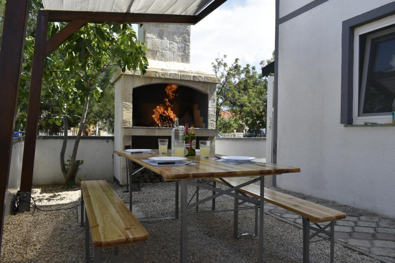 Apartmani Cvangic Vir Εξωτερικό φωτογραφία